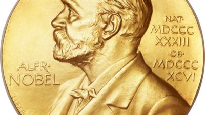 Alfred Nobel avbildad på ett mynt.