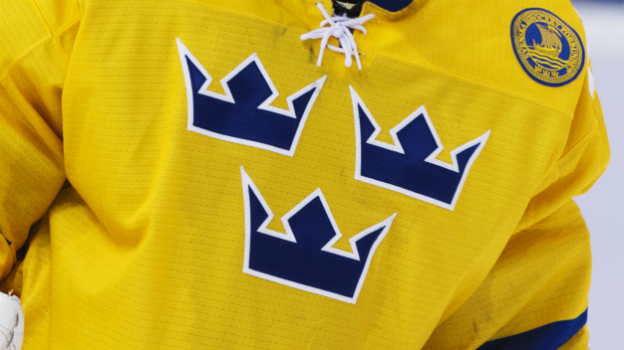 Hockeyspelare i Tre kronors matchtröja.