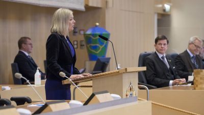 Magdalena Andersson i riksdagen.