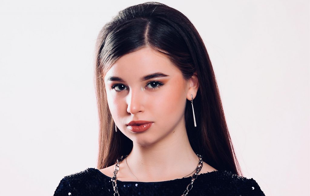 Bild på artisten Maria Sur.